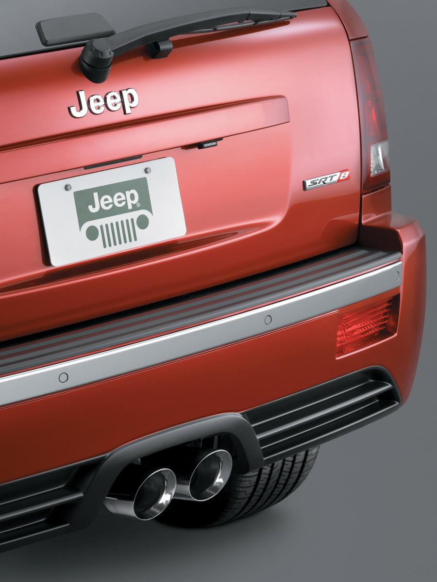  Jeep Grand Cherokee SRT8 2006 года  (фото 12 из 24)